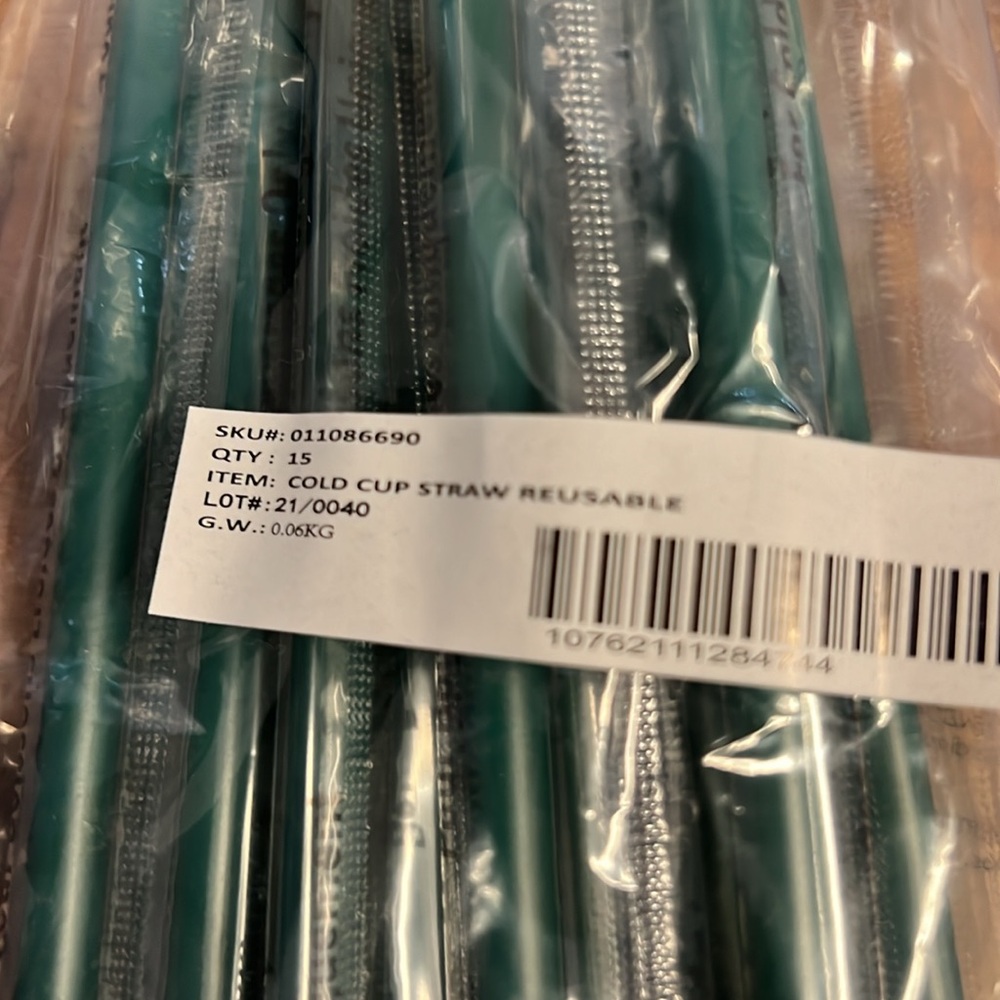 Starbucks Reusable Cups with lids and straws. - Picture 5 of 8